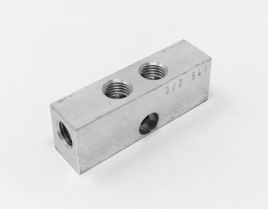 Dělicí lišta dávkovače 322-561 M10x1/ 2xM8x1 na trubku 6mm