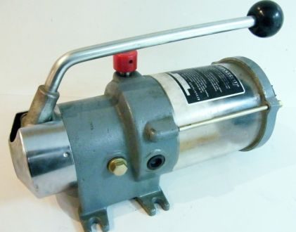 Pístové čerpadlo PFE-4-2 s nádrží 1l pro tuk - VOGEL